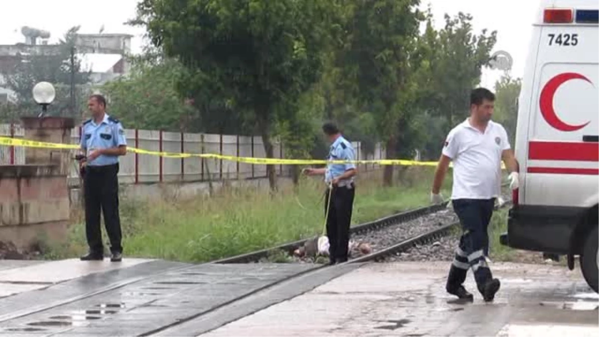 Ceyhan\'da trenin çarptığı yaşlı adam öldü -