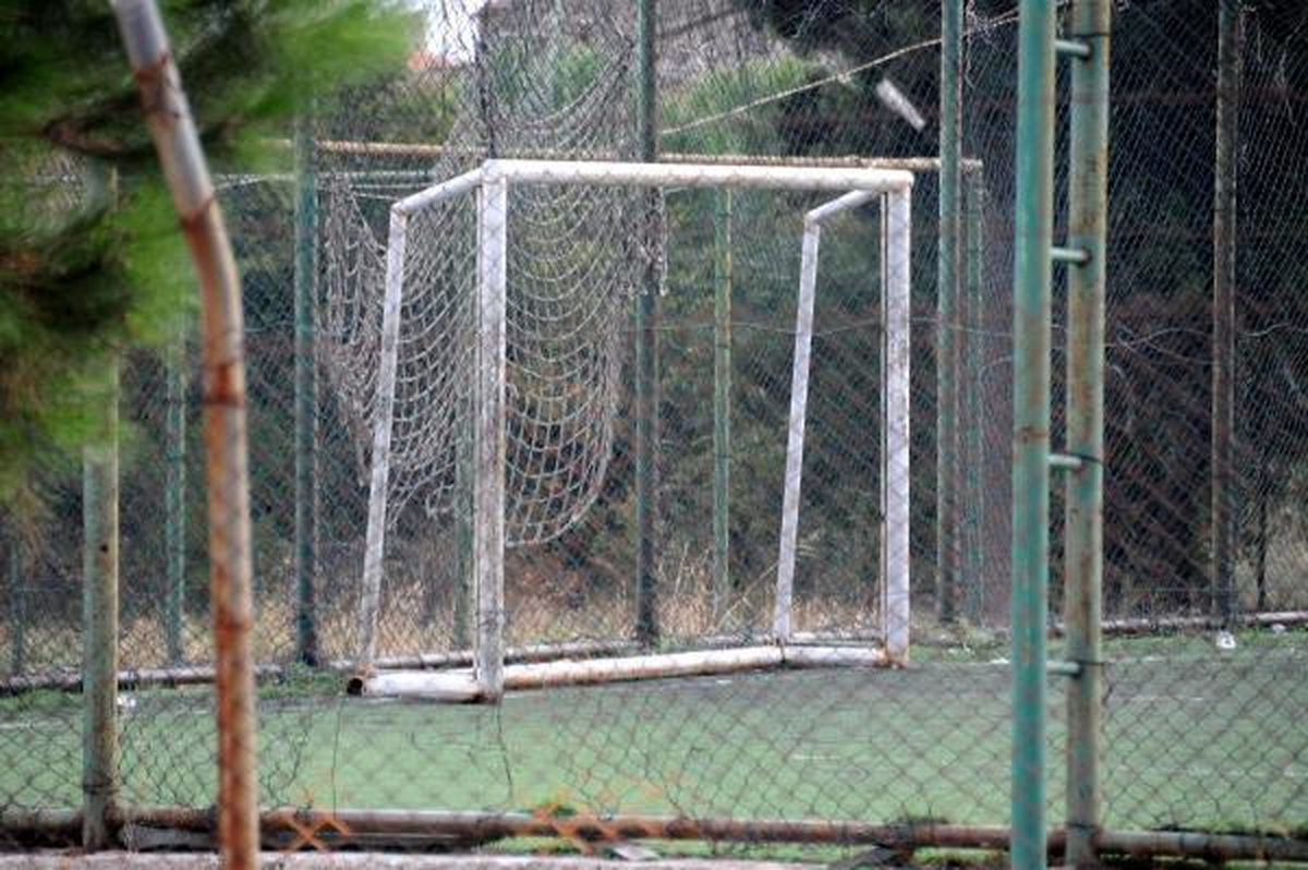 Çanakkale\'de Bir Çocuğun Üzerine Kale Direği Devrildi