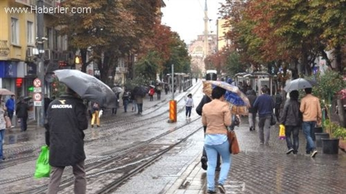 Eskişehir\'deki Sel Nedeniyle Çok Sayıda Araç Hasar Gördü