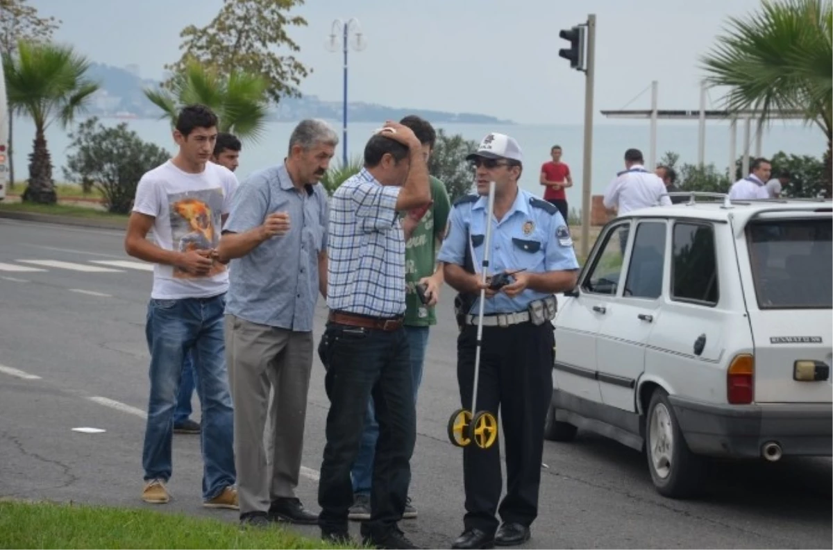 Fatsa\'da Otobüs ile Otomobil Çarpıştı: 2 Yaralı