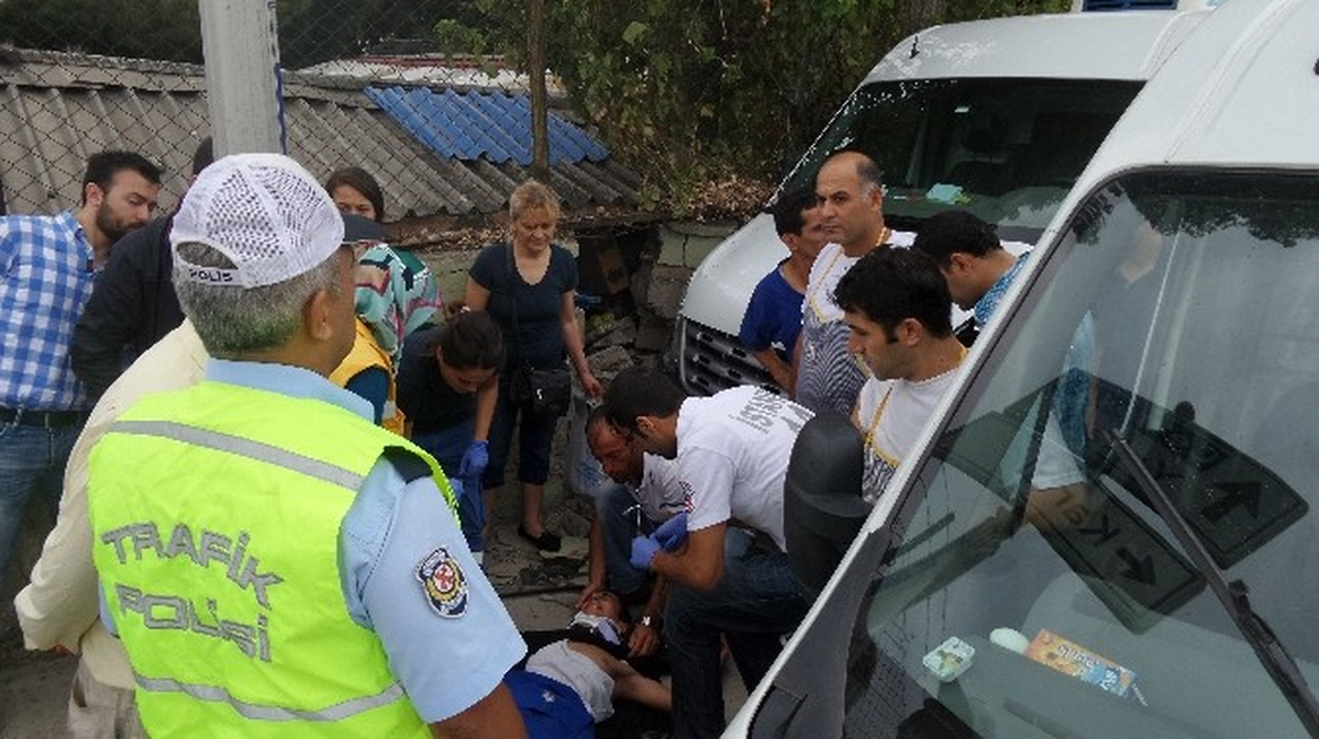 Hafriyat Kamyonu Kırmızı Işıkta Bekleyen Araçlara Çarptı