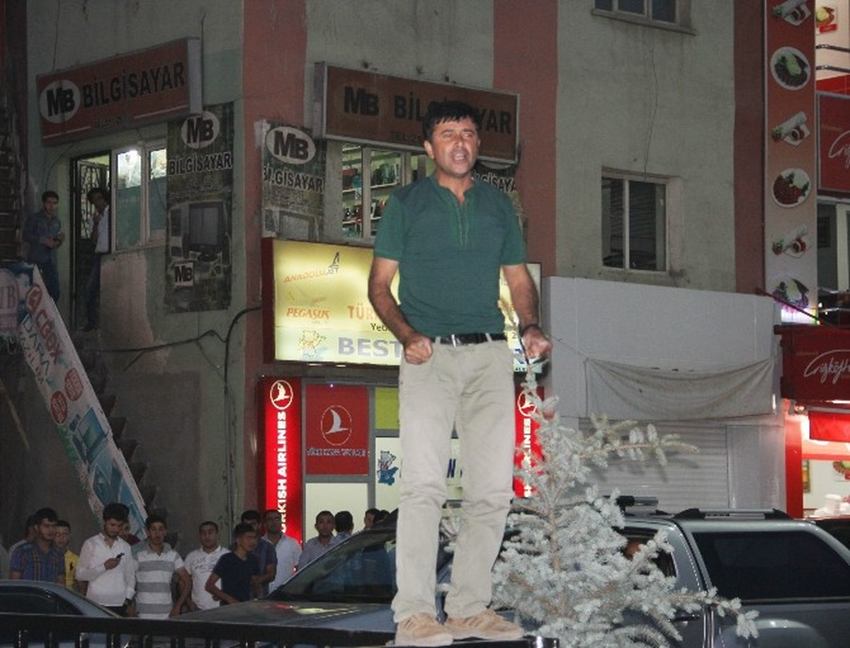 Hakkarili Gençten "Okulları Yakmayın" Tepkisi