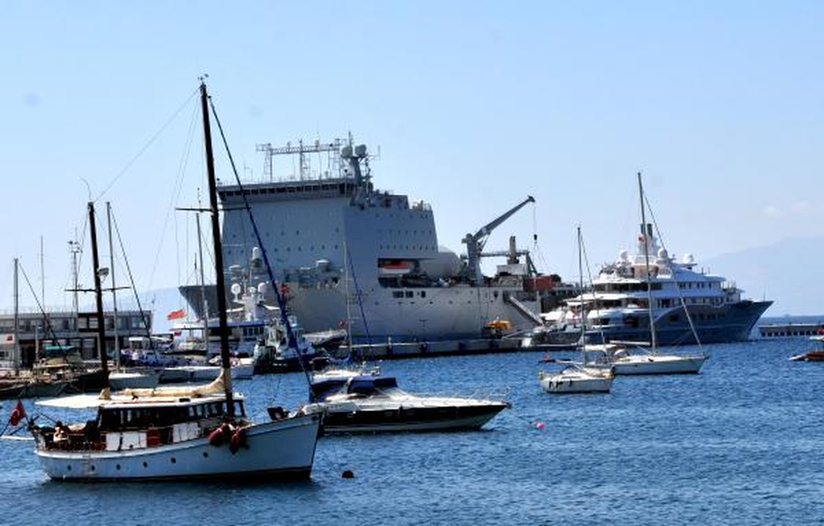 İngiliz Askeri Gemisi \'Lyme Bay\' Bodrum\'da