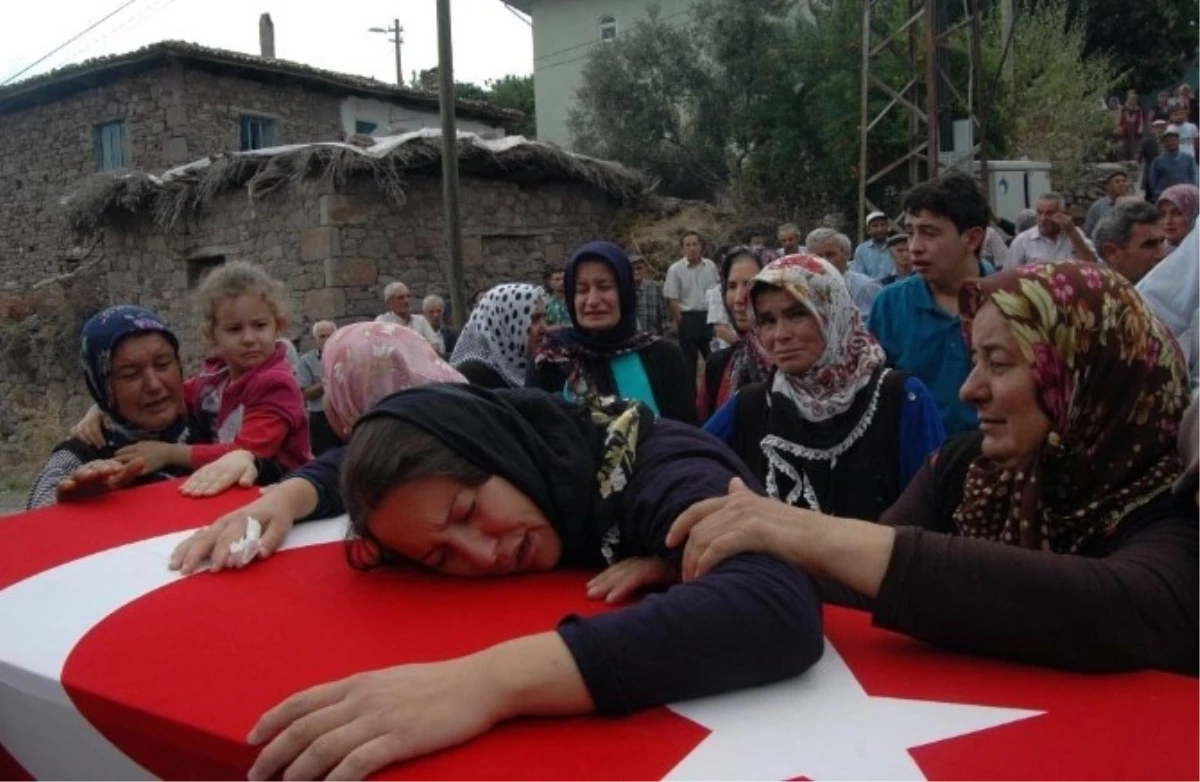 Tunceli\'de İntihar Eden Uzman Çavuş, Selendi\'de Toprağa Verildi