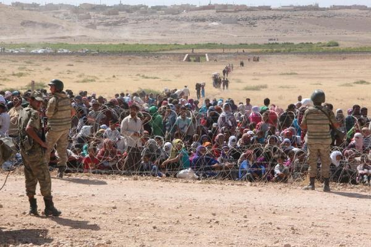 Işid Saldırısından Kaçan Suriyeliler Türkiye Sınırına Yığılmaya Başladı