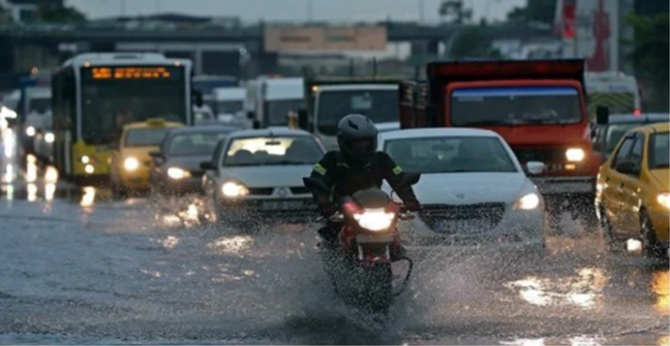 İstanbul\'da Yağmur Etkisini Sürdürüyor, Trafik Kilit