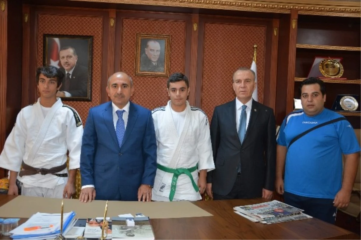 Judo Takımından Başkan Kara\'ya Ziyaret