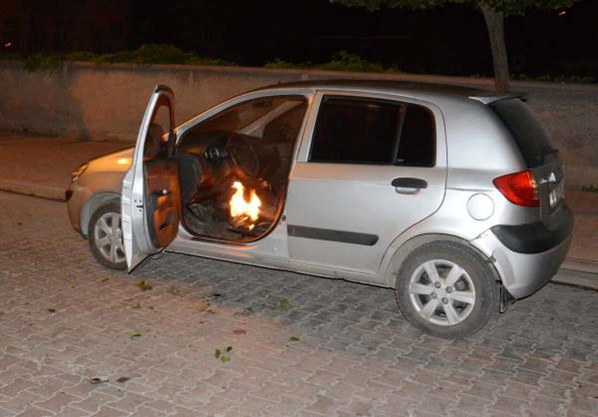 Kendisini Bıçaklayanın Otomobilini Yakmaya Kalktı
