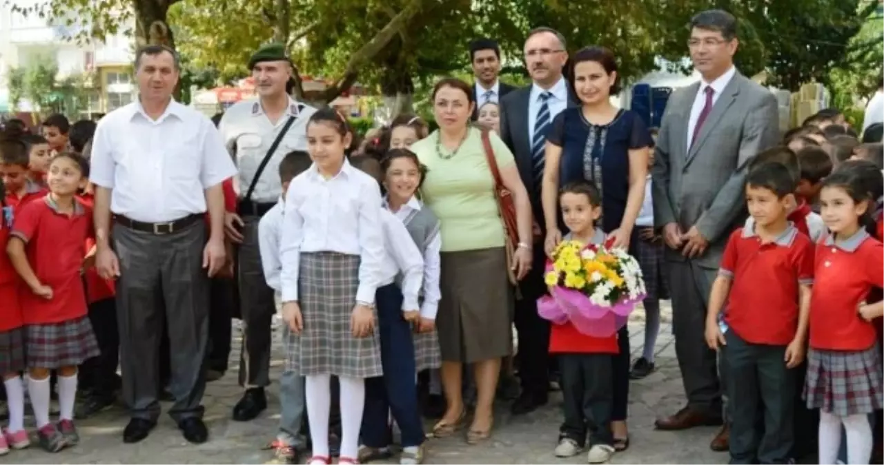 Kiraz'da İlköğretim Haftasına Coşkulu Kutlama