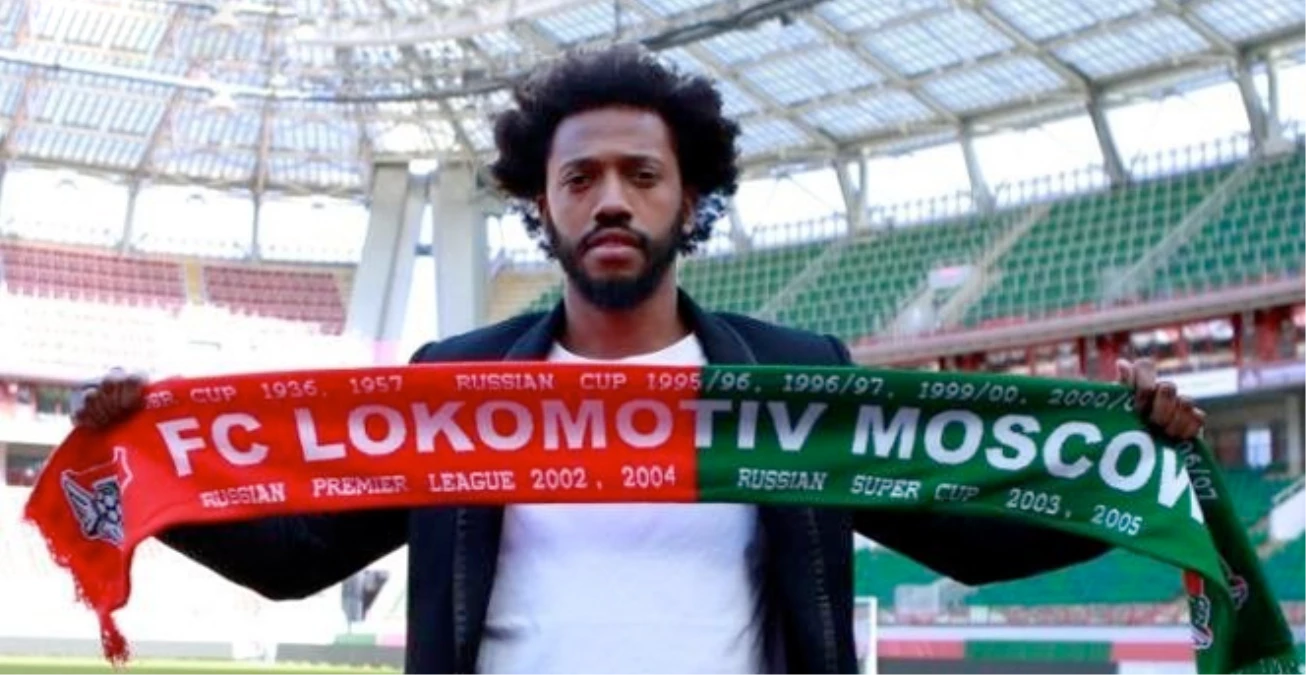 Lokomotif Moskova Taraftarı Manuel Fernandes\'e Tepki Gösteriyor