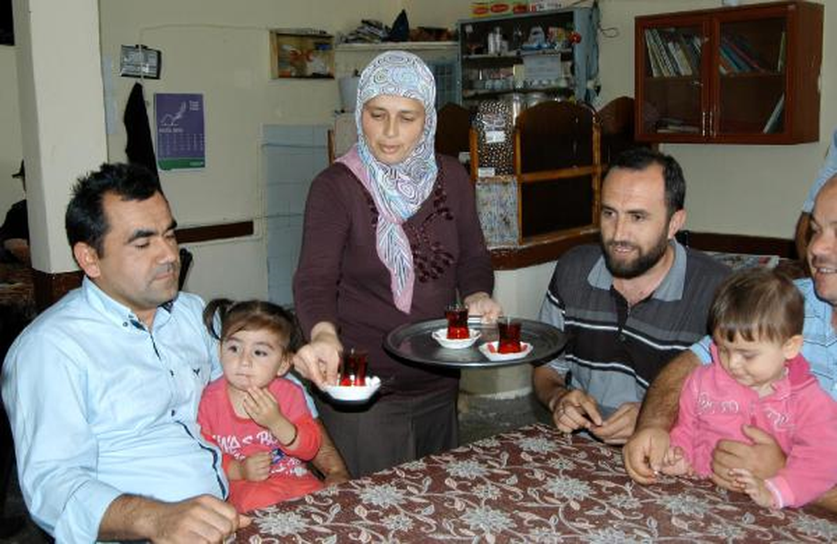 Karabük\'te Muhtarın Eşi Kahvecilik Yapıyor
