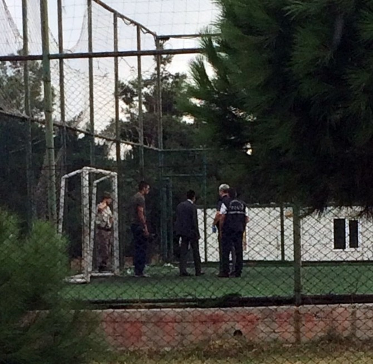 Sahada Oynarken Üzerine Kale Direği Devrildi