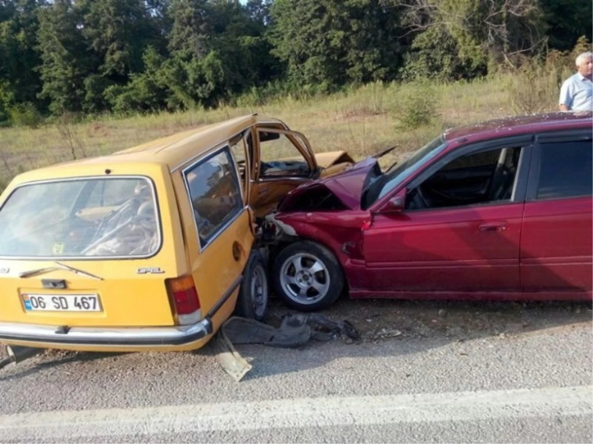 Sakarya\'da Trafik Kazası: 1 Ölü, 2 Yaralı