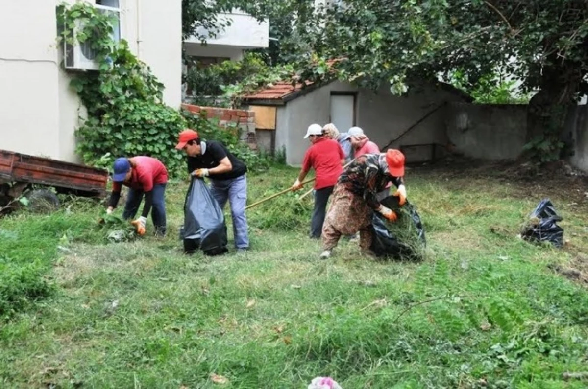 Tekirdağ\'da Mezarlıklar Bayram Ziyaretlerine Hazırlanıyor