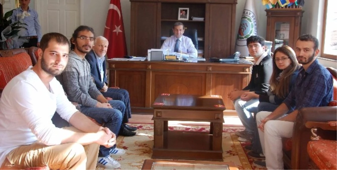 Üniversitelilerden Başkan Özkan\'a Teşekkür Ziyareti