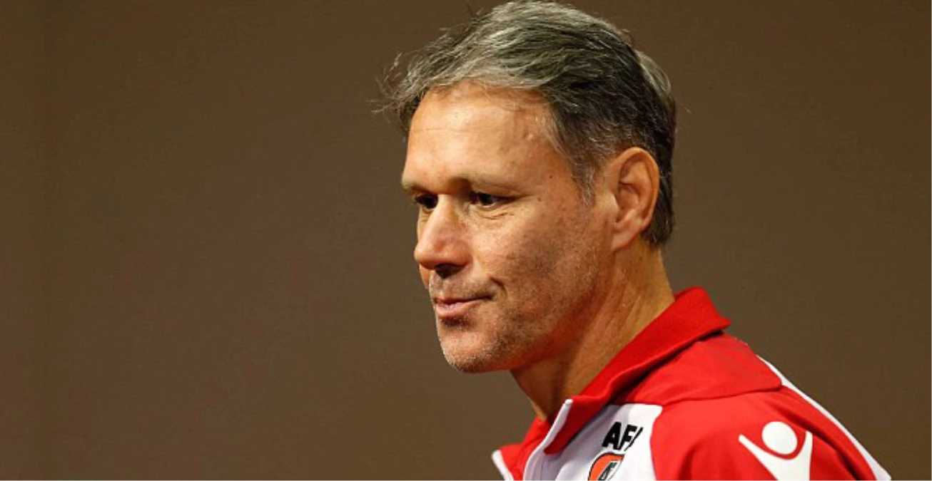 Van Basten\'in Yardımcısından Az Alkmaar\'a Ret