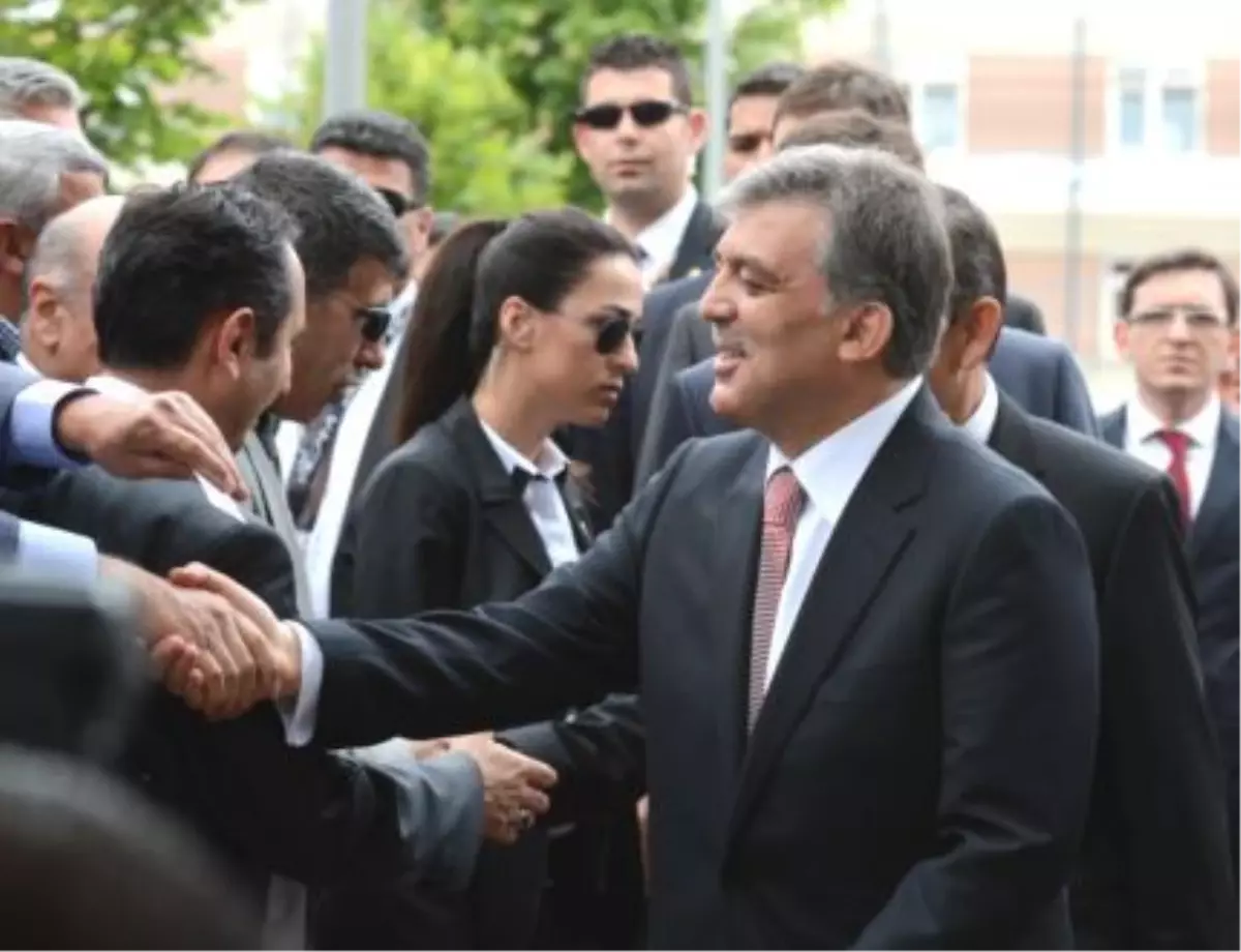 11. Cumhurbaşkanı Abdullah Gül\'ü Görmek İçin Büyük Mücadele Verdiler