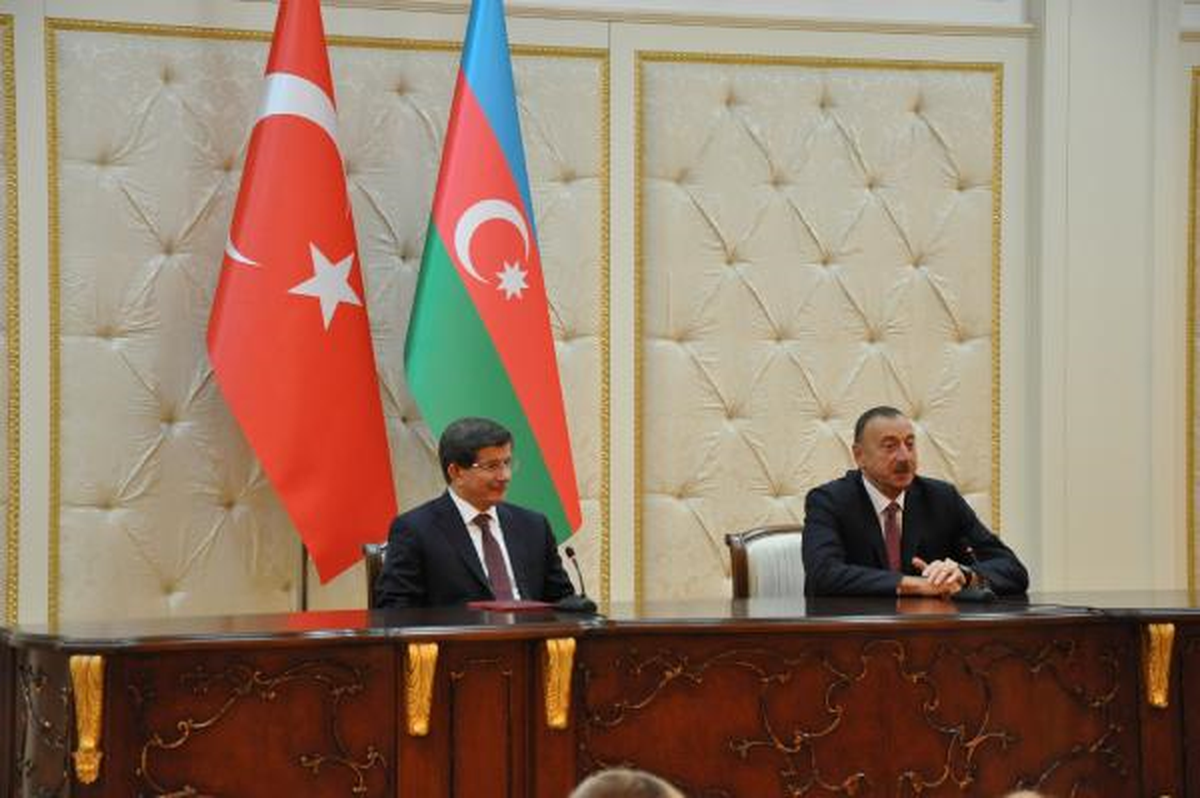 Başbakan Davutoğlu Azerbaycan\'da