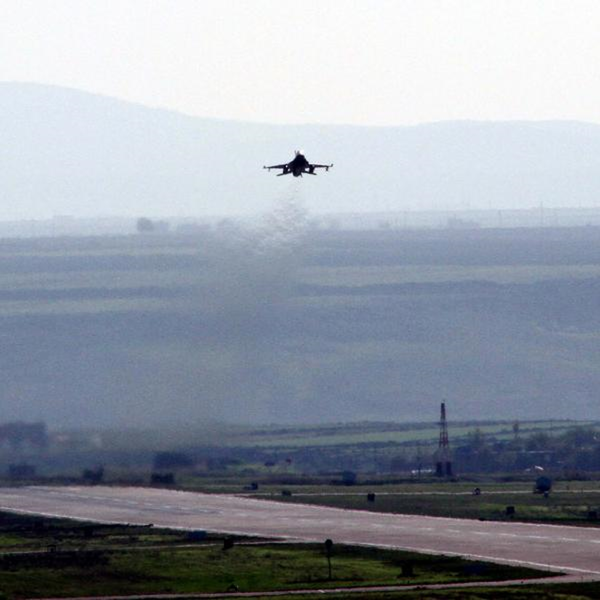 Diyarbakır\'dan Kalkan F16 Uçakları Sınır Hattında Keşif Uçuşu Yaptı