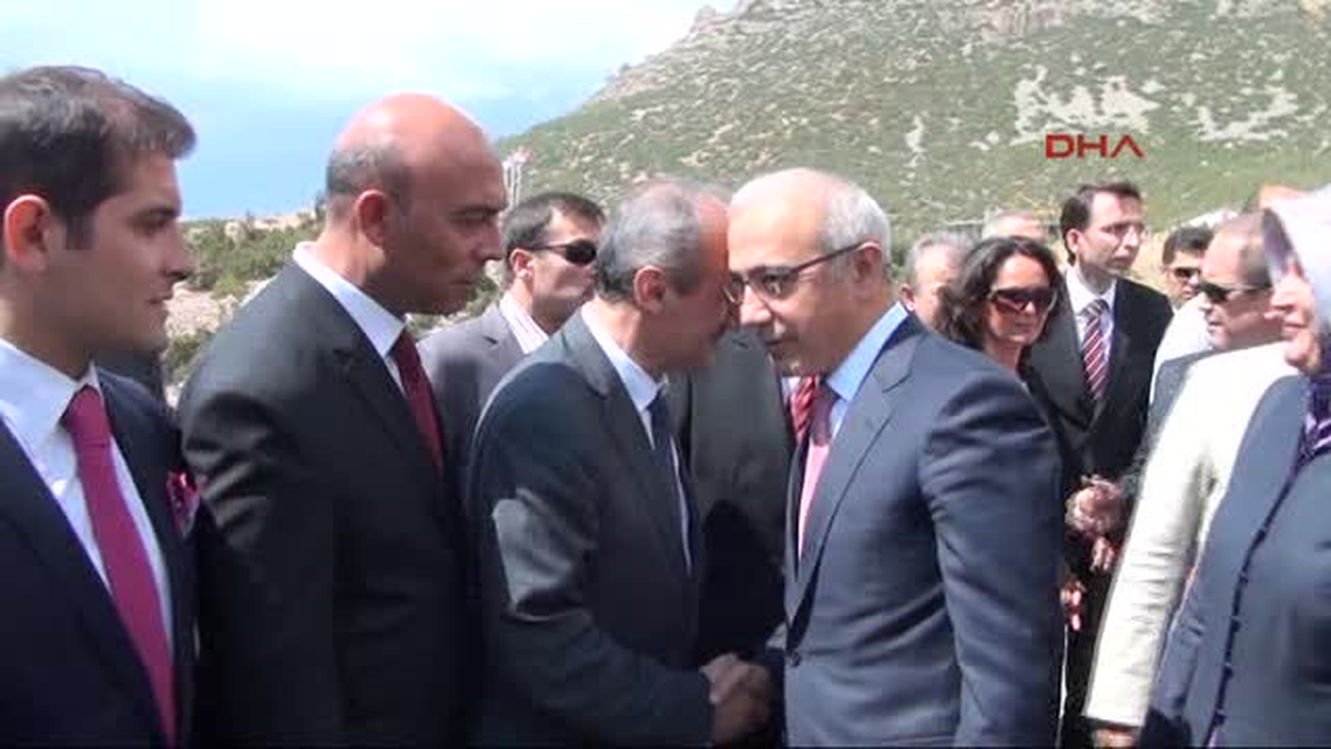 Bakan Elvan, Memleketinde Adının Verildiği Meydanı Törenle Açtı