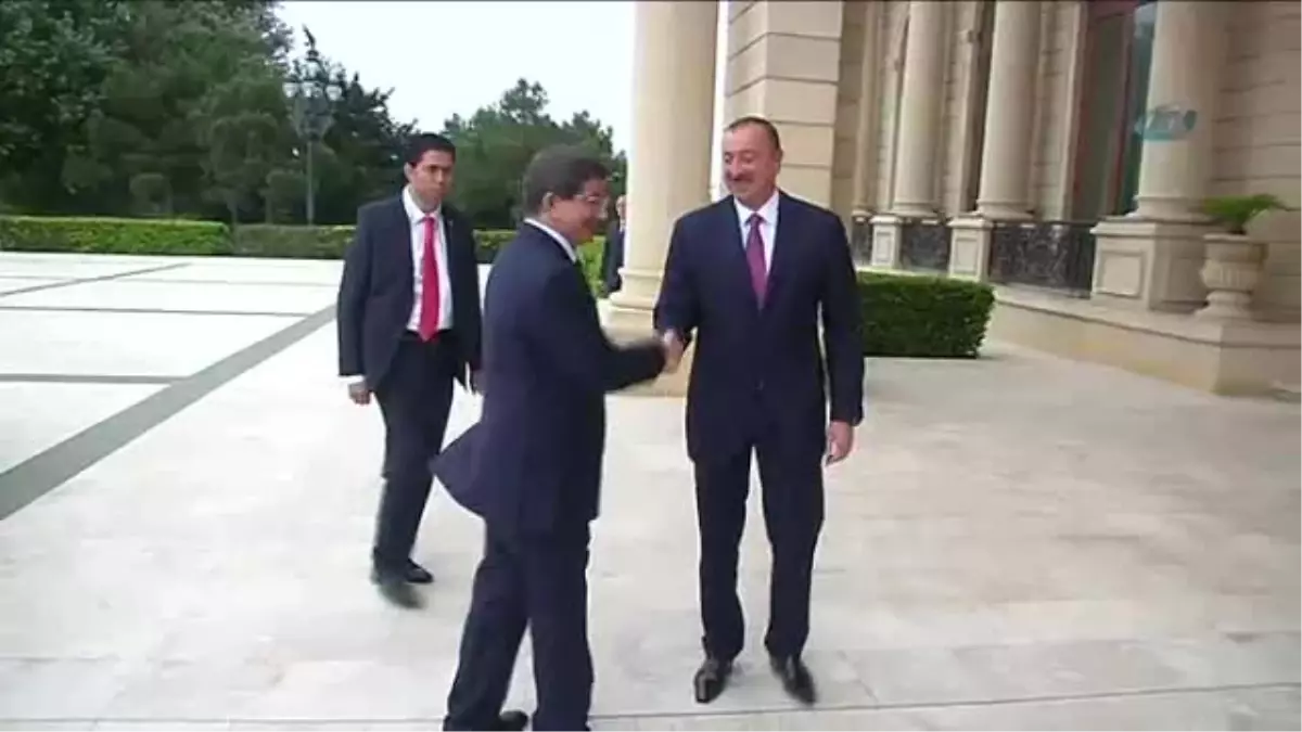 Başbakan Davutoğlu, Aliyev\'le Görüştü