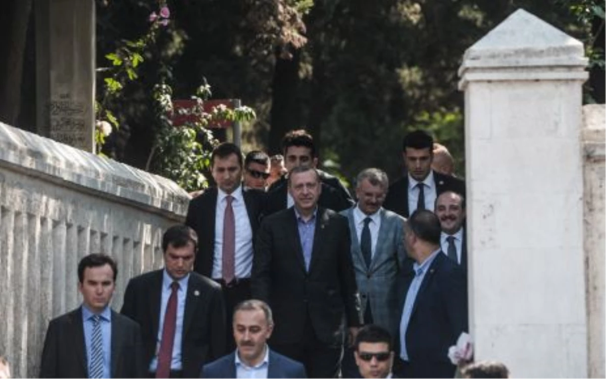 Cumhurbaşkanı Erdoğan\'dan Kabir Ziyareti