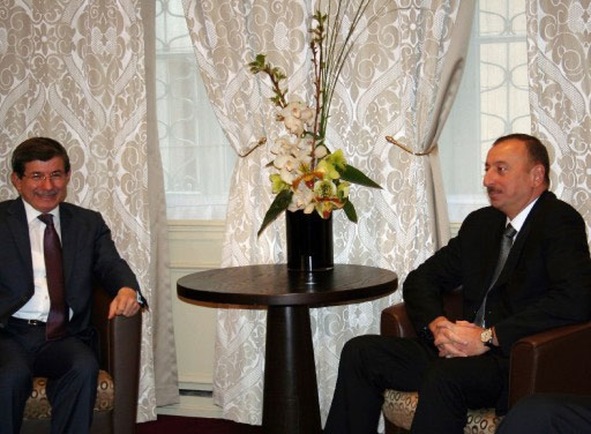 Davutoğlu, Azerbaycan Cumhurbaşkanı Aliyev\'le Düzenlenen Basın Toplantısında Konuştu