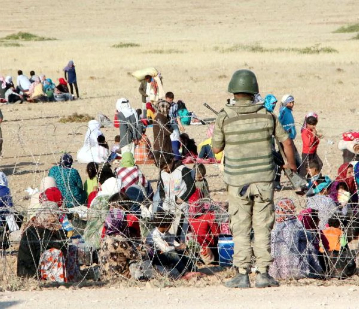 Işid\'den Kaçan Suriyeliler Bugün de Sınıra Yığıldı