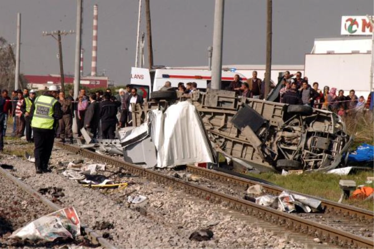 Mersin\'de 12 Kişinin Öldüğü Tren Kazasında Yeniden Keşif Yapılacak