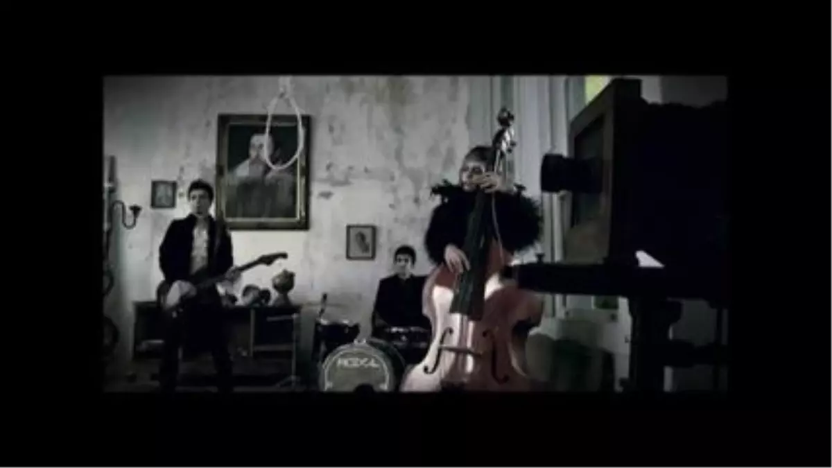 Model - Pembe Mezarlık