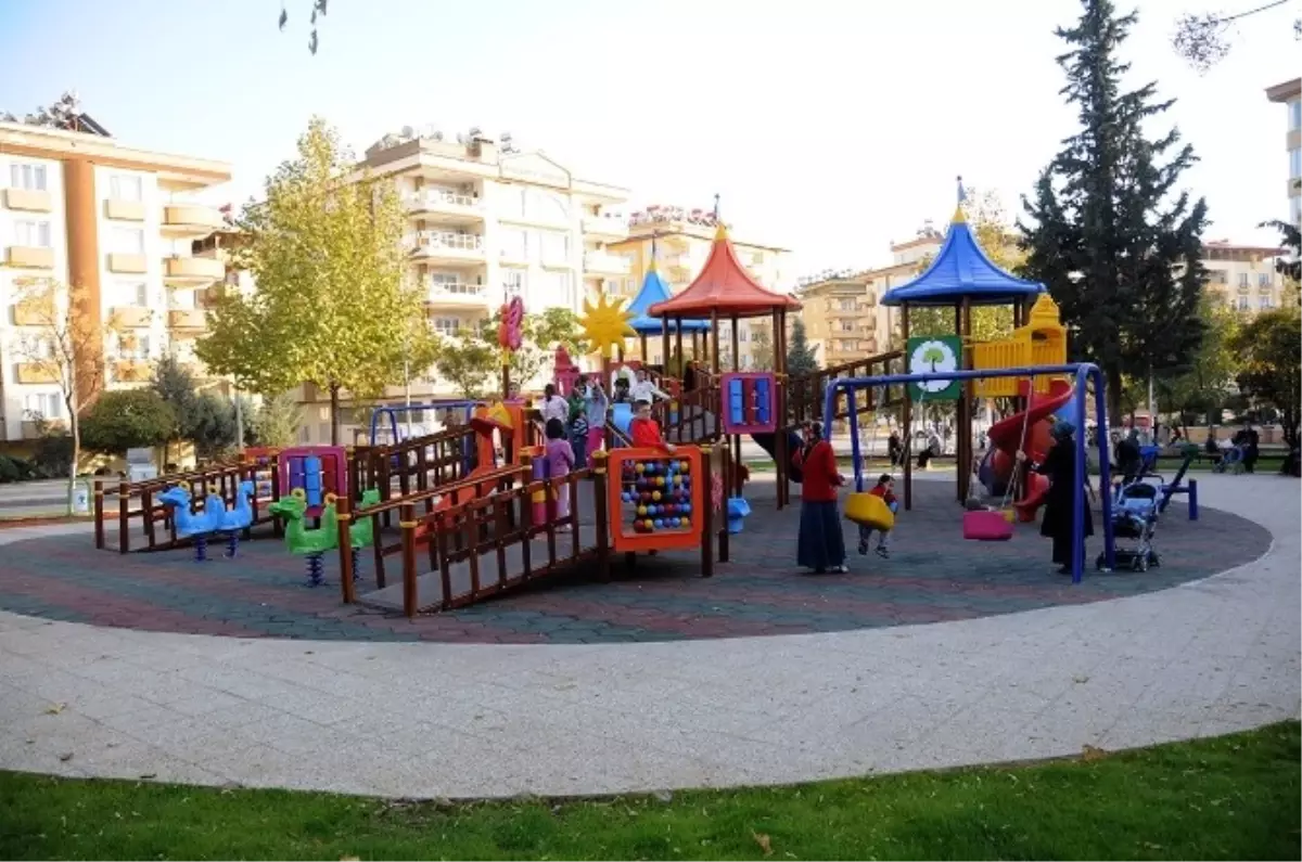 Şehitkamil Belediyesi Parkları Önemsiyor