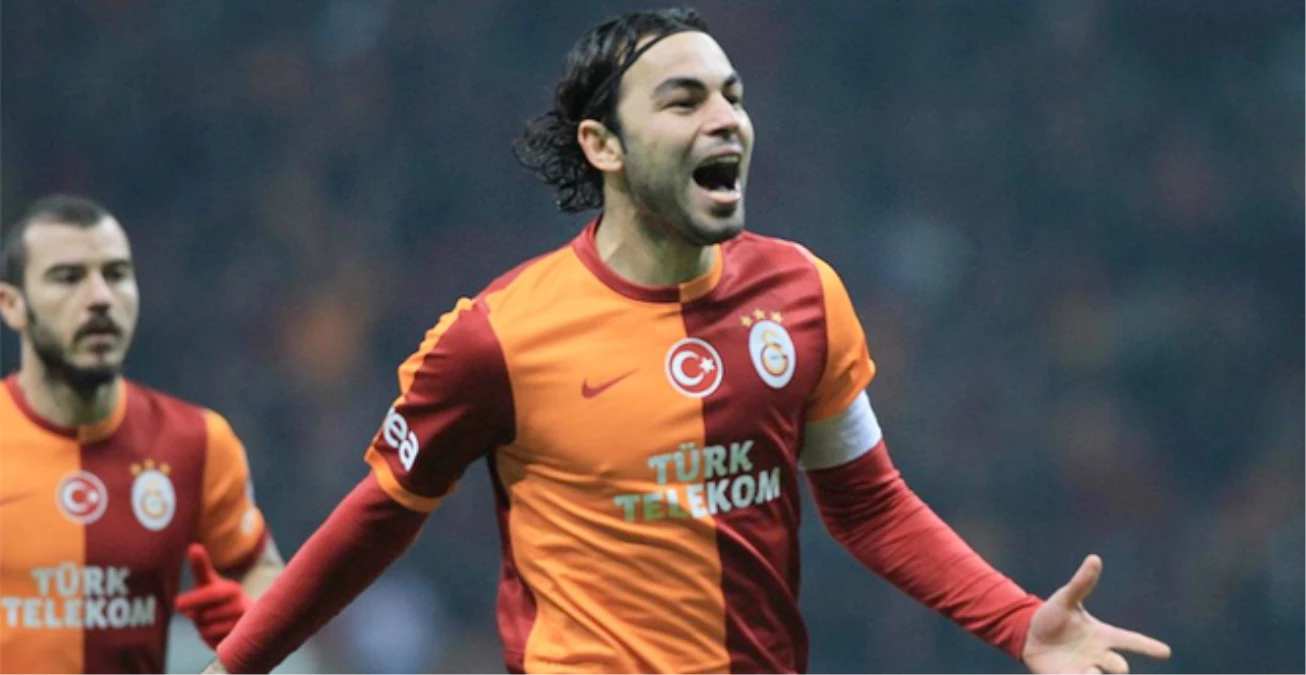 Selçuk İnan, Prandelli\'ye Kaptanlık Pazubandını Teslim Etti