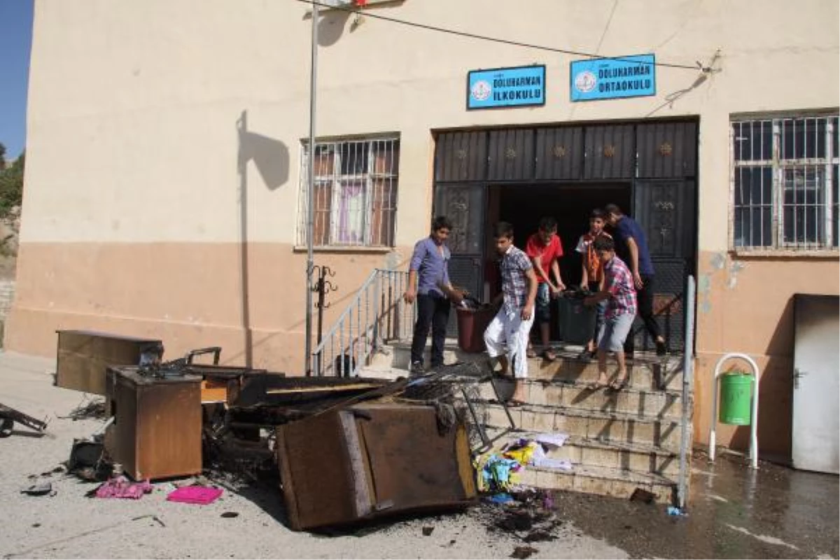Siirt\'te İki Okula Molotoflu Saldırı