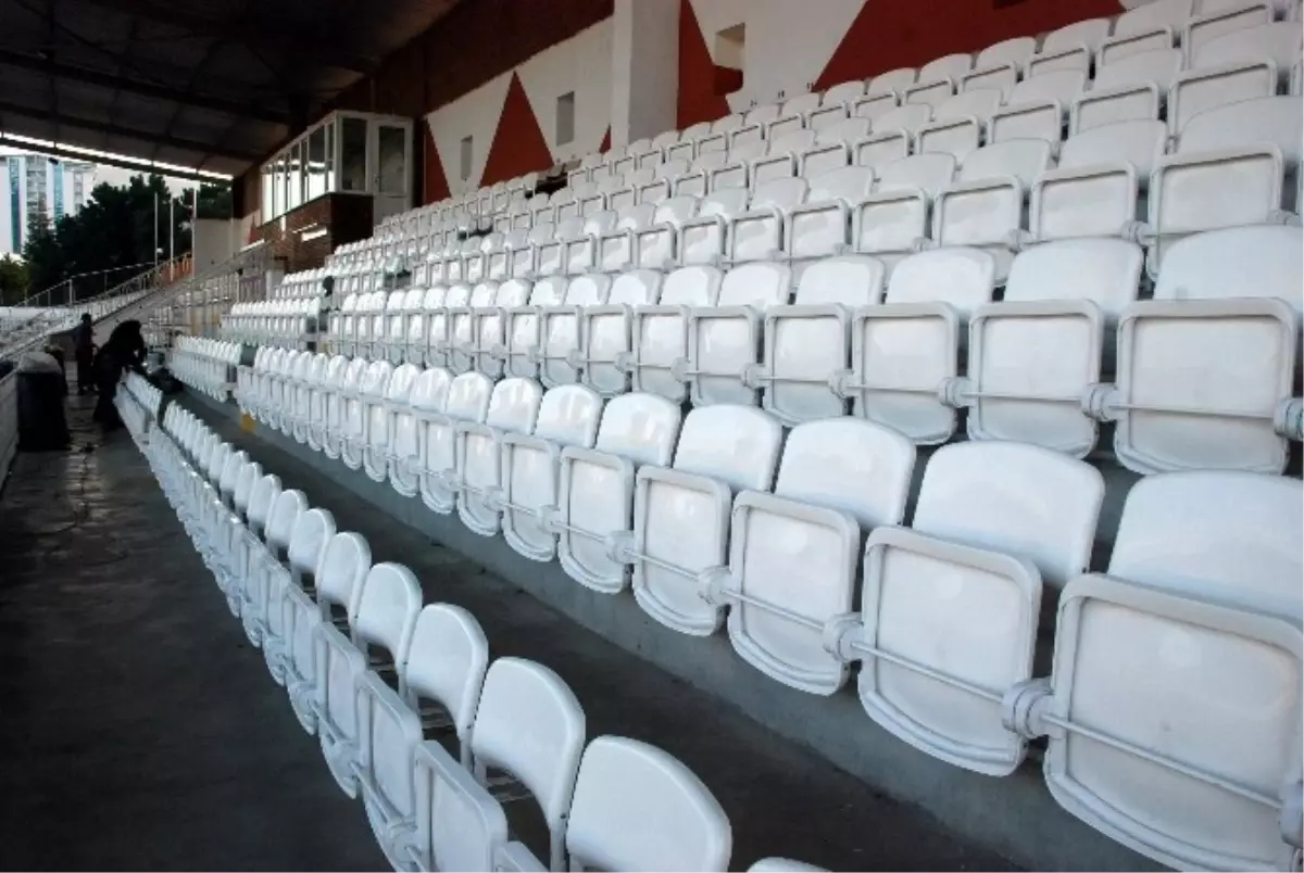 Stadın Kapalı Tribünleri Yenileniyor
