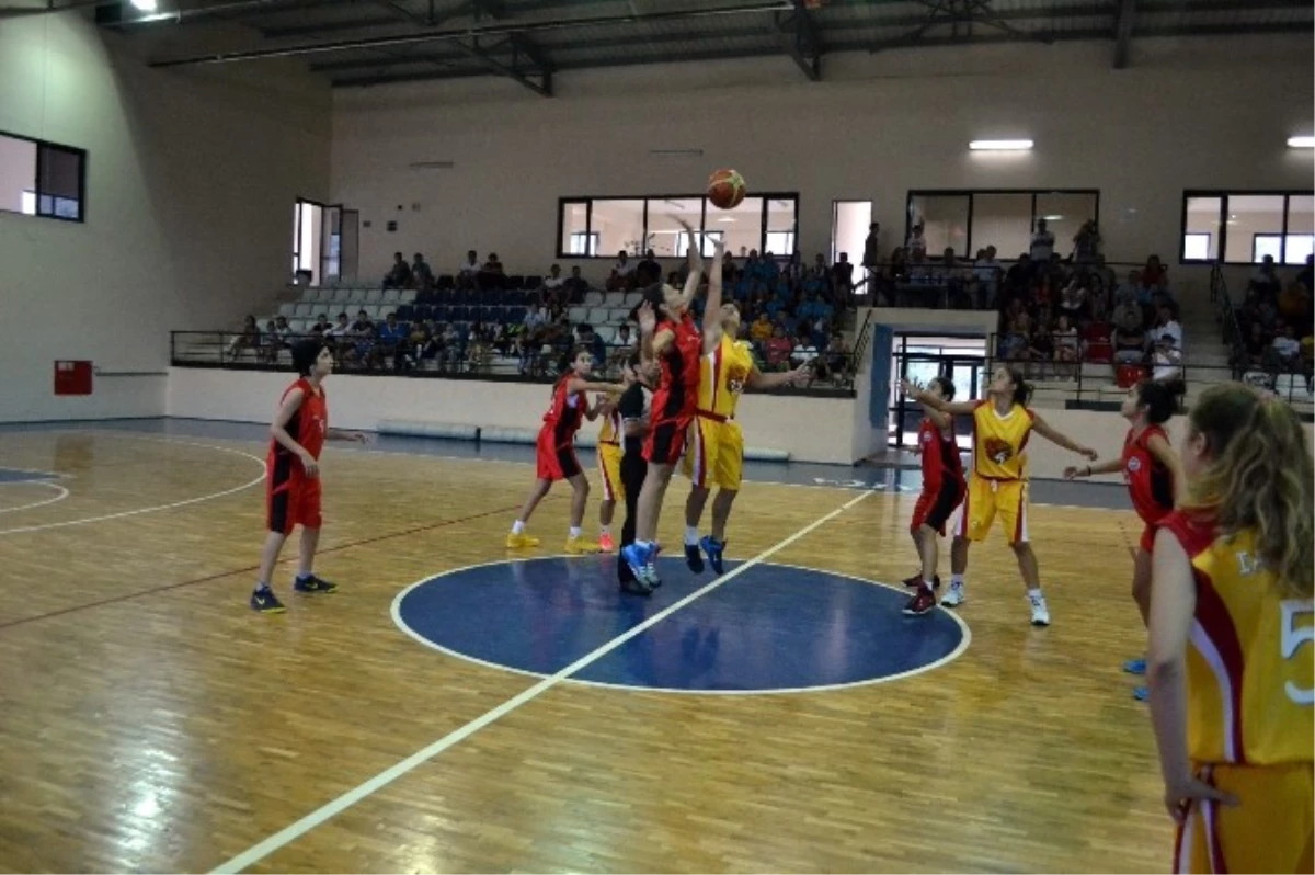Uluslararası Ege Dostluk Basketbol Turnuvası Başladı