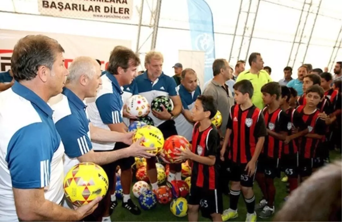 Bakan Kılıç, Ustalarla Sahaya İnecek