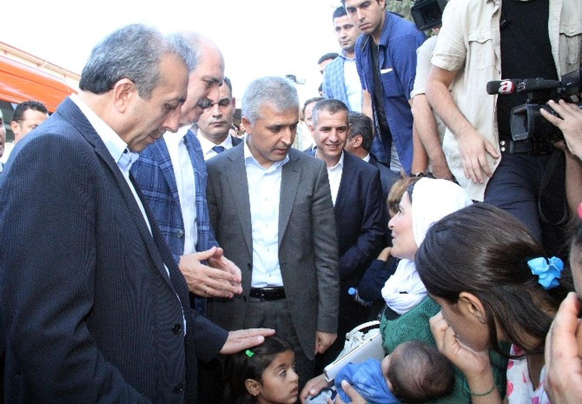 Başbakan Yardımcısı Kurtulmuş ve Bakanlar, Suriyelileri Ziyaret Etti