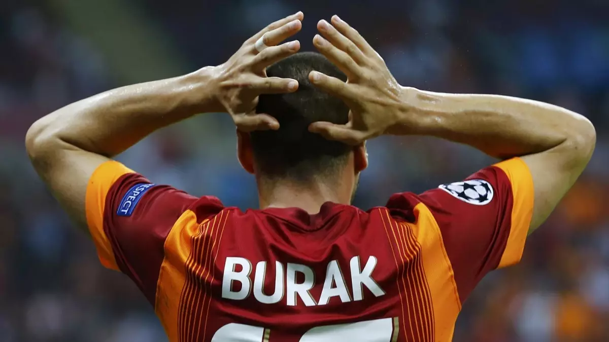 Bayrak Burak Yılmaz İçin Kalktı