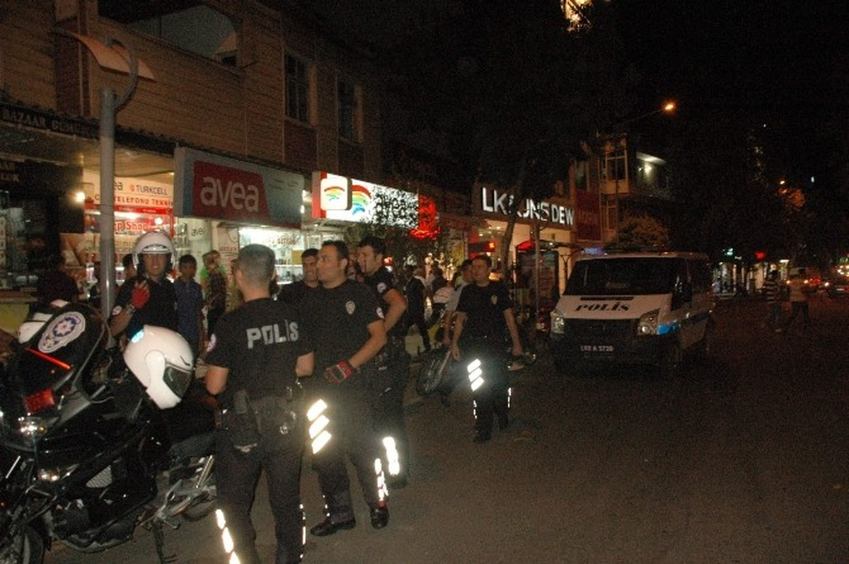 Bıçaklı Kavgaya Polis Müdahalesi