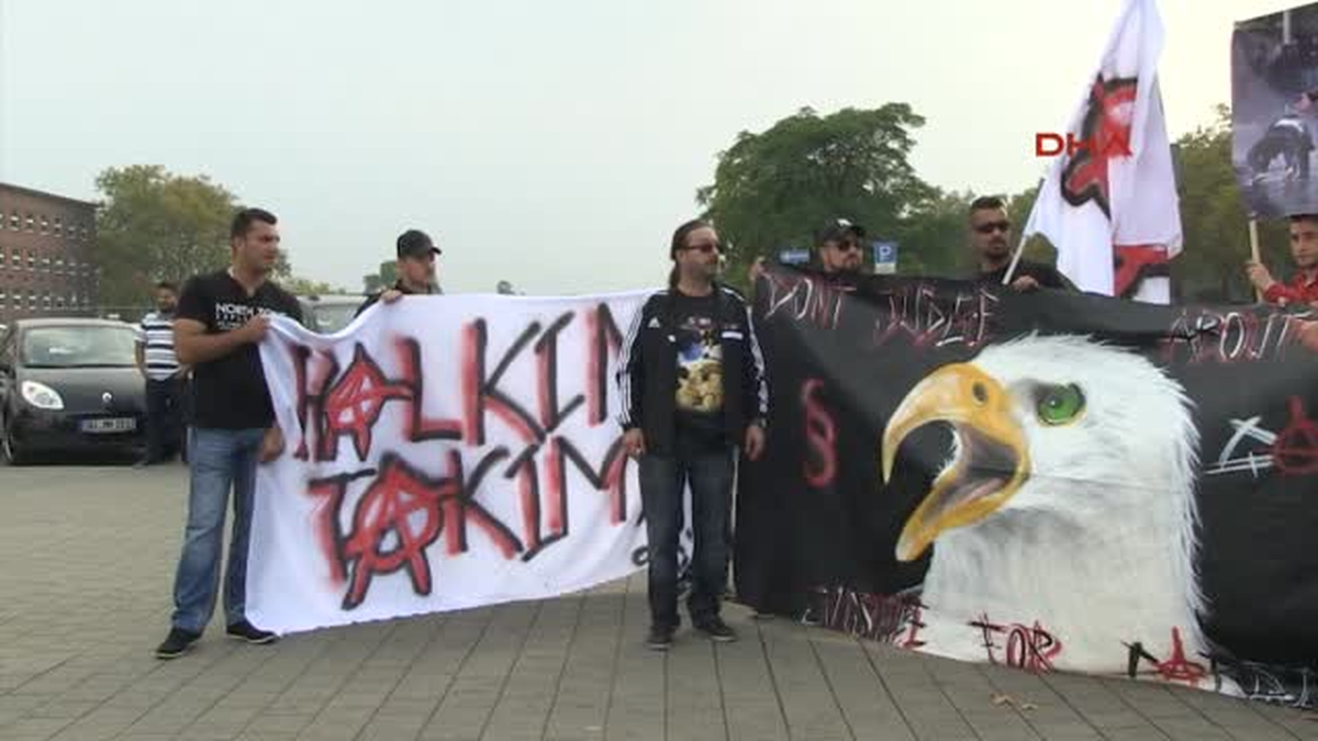 Çarşı Taraftar Grubu\'ndan Almanya\'da Protesto