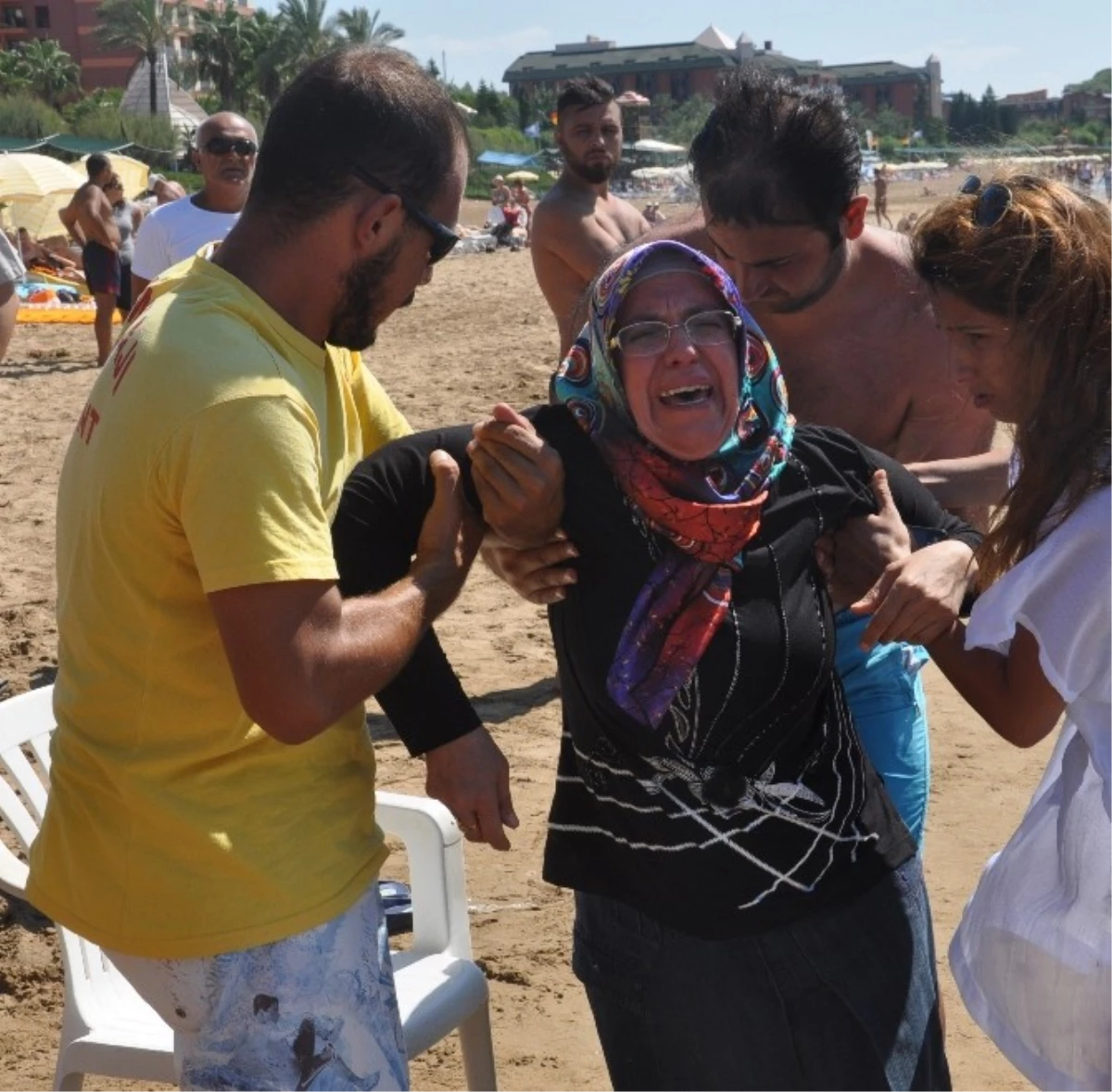 Denizde Kaybolduğu Sanılan Genç Havuzdan Çıktı