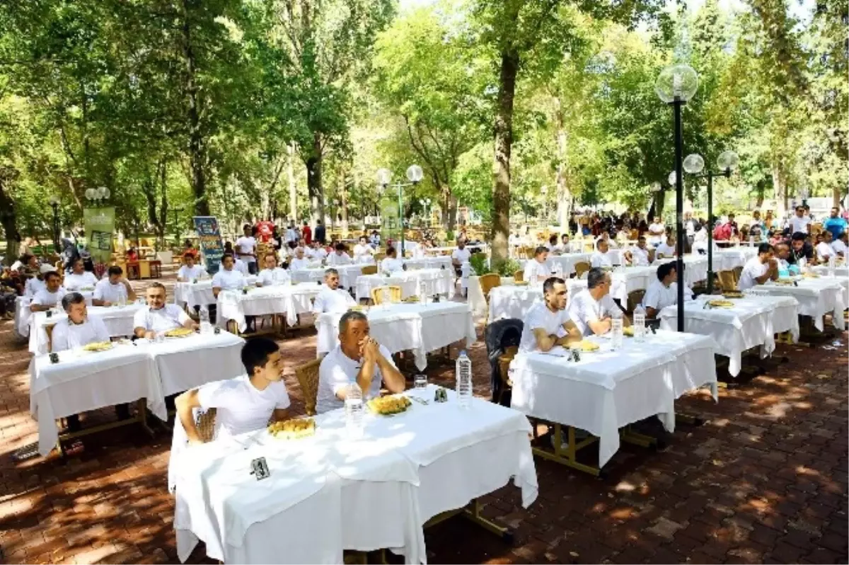 En Hızlı Baklava Gaziantep\'te Yenir