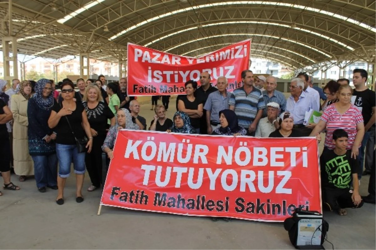 Fatih Mahallesi Sakinleri Kapalı Pazar Yerinde Kömür Nöbeti Tutmaya Başladı