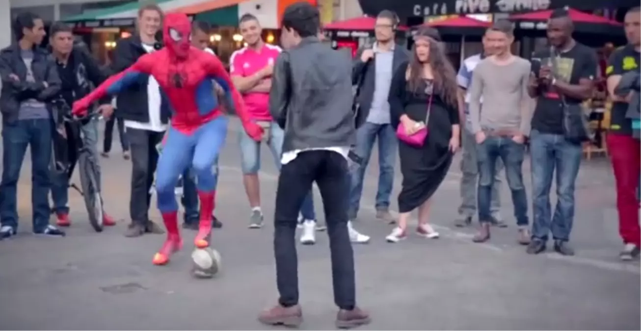 Futbol Sihirbazı Örümcek Adam Kılığına Girerse