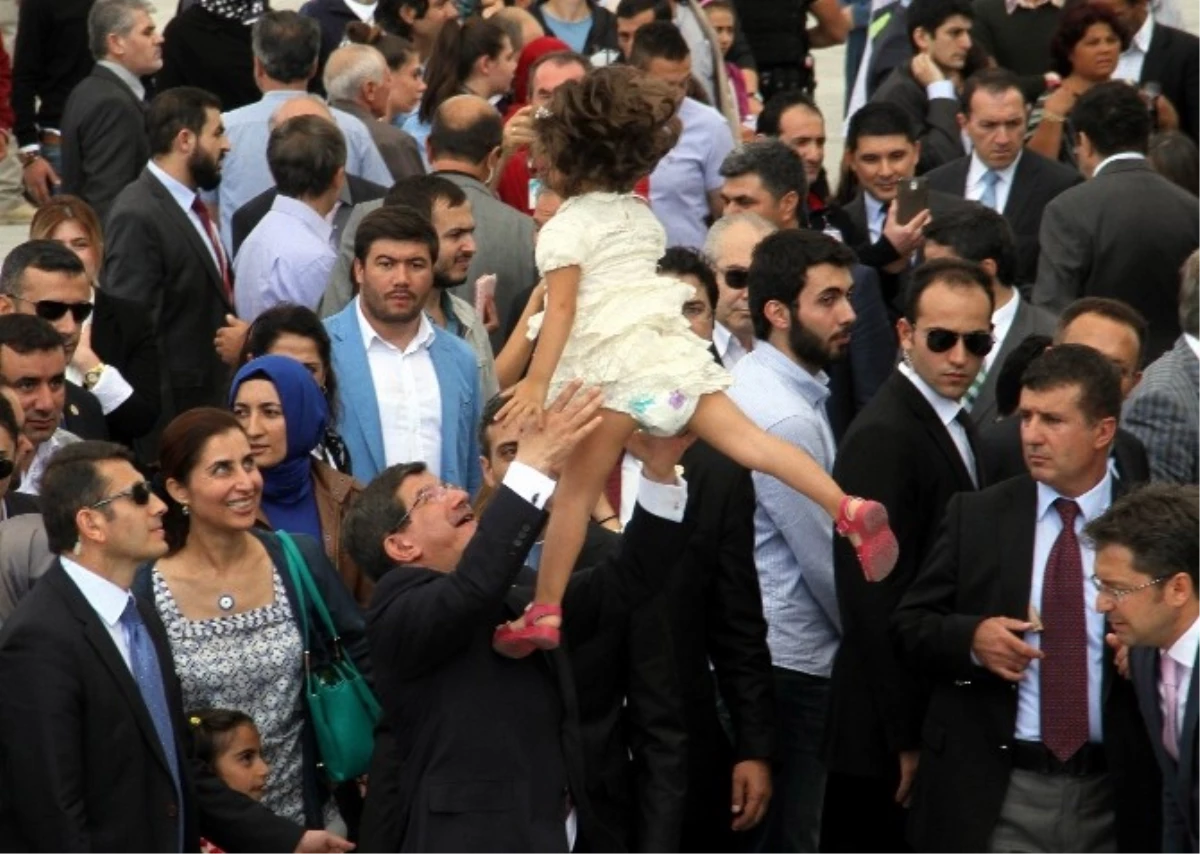 Serbest Bırakılan Türk Rehinelere Coşkulu Karşılama