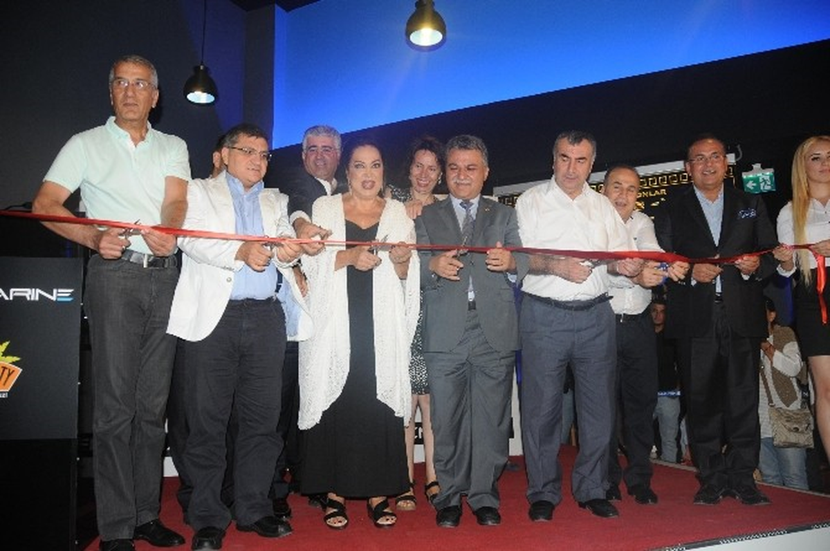 Türkan Şoray, Mersin\'de Sinema Salonu Açtı