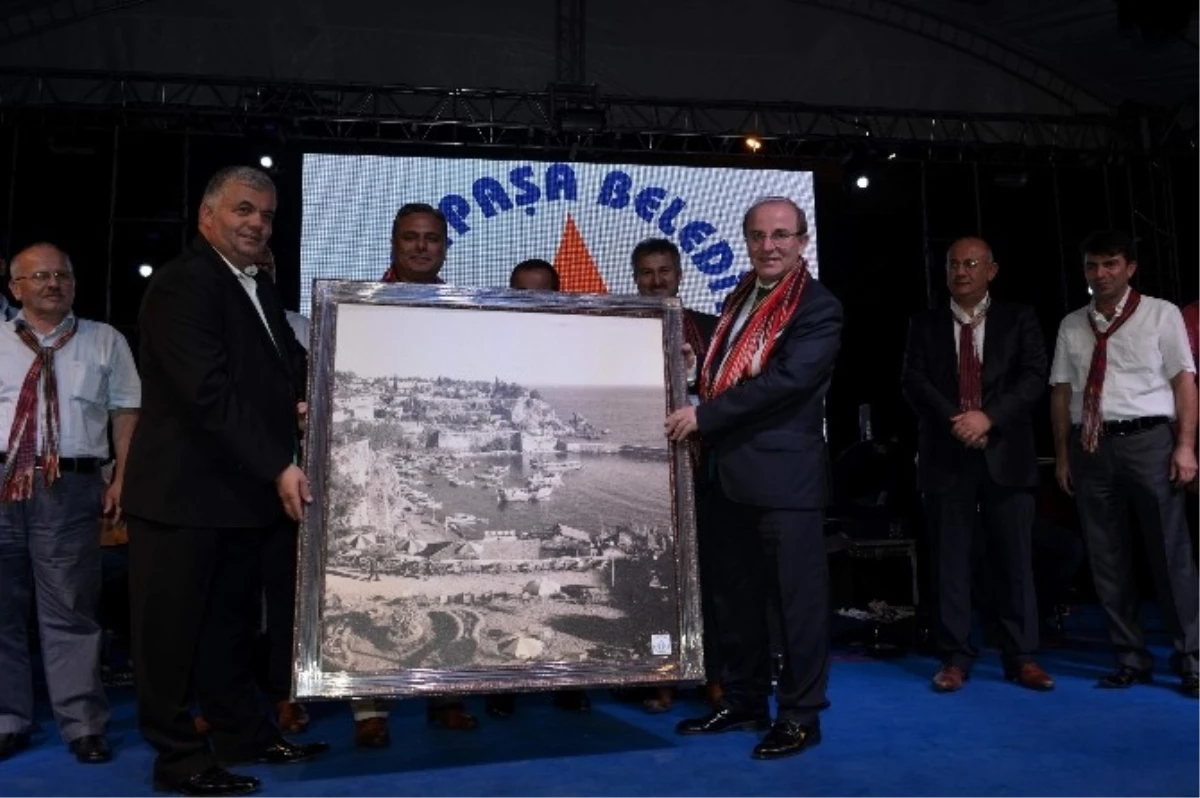 Vali Öztürk "Karadenizliler Gecesi"Nde Hemşehrilerine Veda Etti