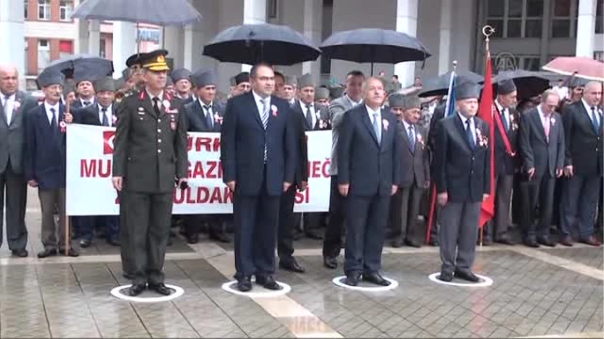 Yağmur yağan törende gaziye şemsiye tutulmadığı iddiası -