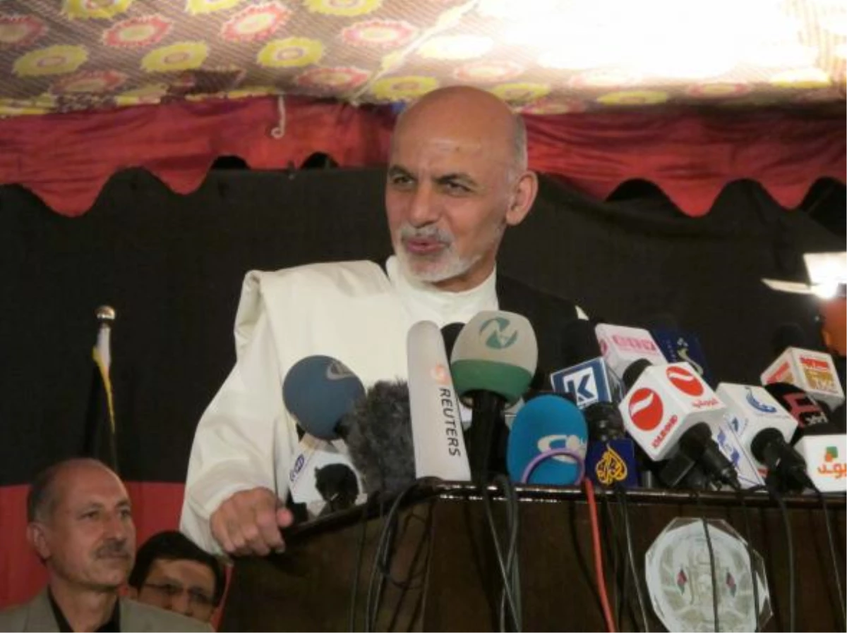 Afganistan\'da Ahmadzai Taraftarları Seçim Zaferini Kutladı