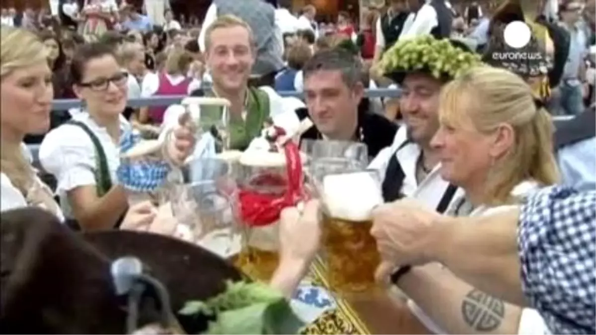 Almanya\'da Oktoberfest Şöleni